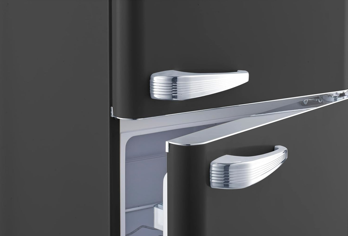 WOLKENSTEIN KG250.4RT B Kühl- Gefrierkombination Retro / EEK: E / Schwarz / 249 Liter - LED-TV-SHOP